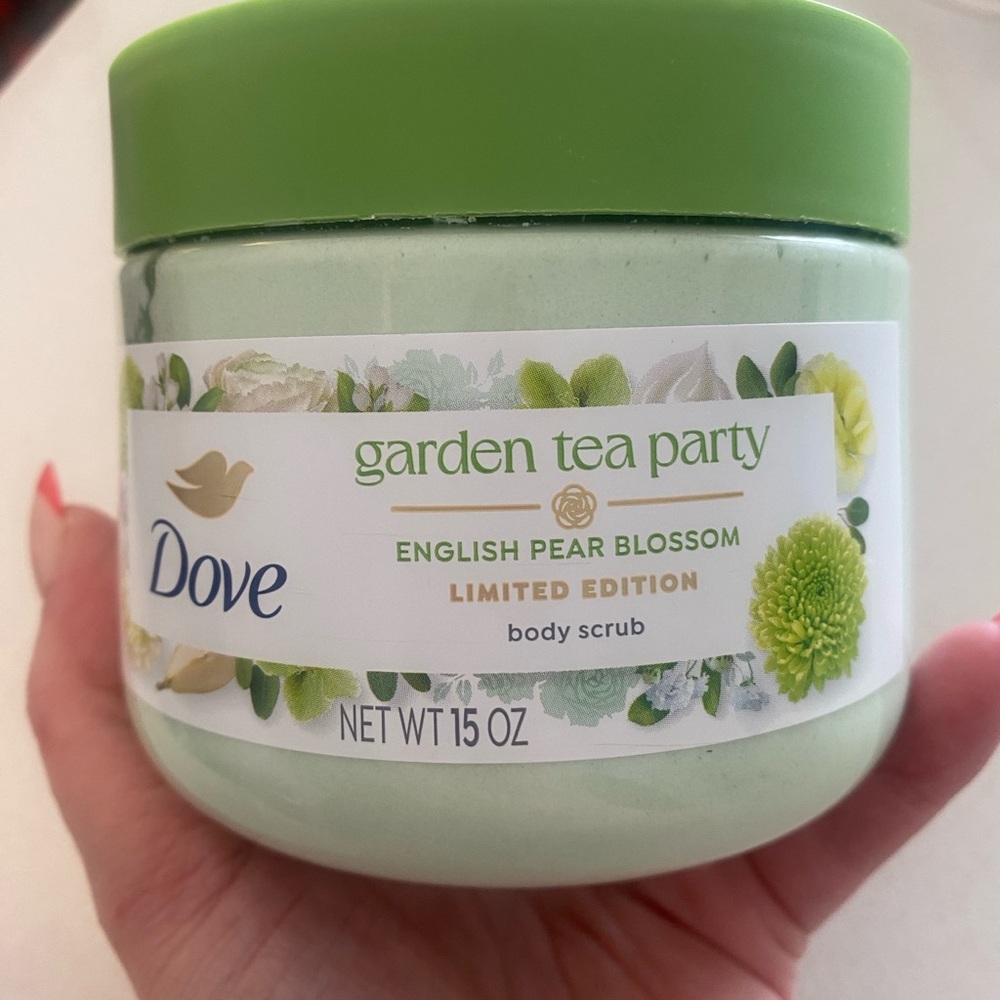 Dove Limited Edition Garden Tea Party Body Scrub - English Pear Blossom